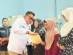 Kakan BPN Kabupaten Bandung Menyerahkan 205 Sertipikat Dari Program PTSL Untuk Warga Desa Ancolmekar