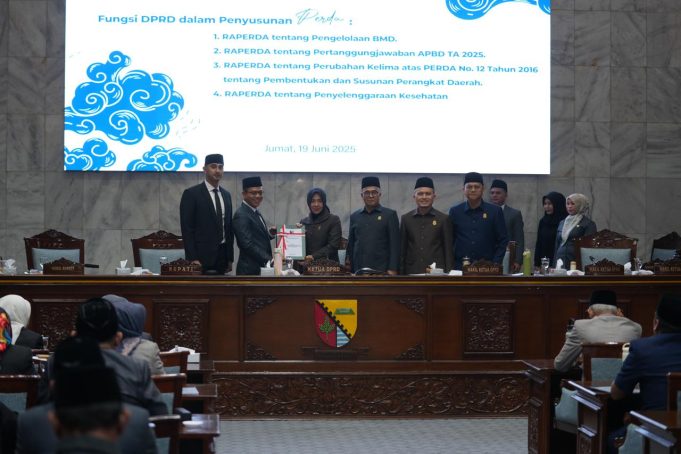 Jawab Pandangan Fraksi DPRD, KDS Pastikan Penyempurnaan Tiga Raperda