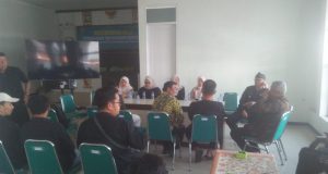 Tim Monev Kecamatan Kutawaringin Berikan Masukan Dan Pembinaan Pada Desa Pameuntasan