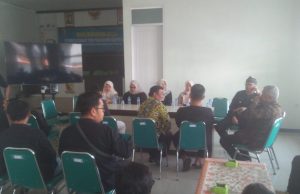 Tim Monev Kecamatan Kutawaringin Berikan Masukan Dan Pembinaan Pada Desa Pameuntasan