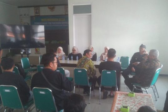 Tim Monev Kecamatan Kutawaringin Berikan Masukan Dan Pembinaan Pada Desa Pameuntasan
