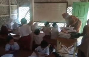 Program Revitalisasi Sekolah, Murid SD di Tasikmalaya Masih Belajar di Rumah Panggung Reyot