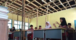 Hari Anak Nasional 2026, Miris! Siswa SDN Sukasari Belajar di Bawah Atap Sekolah yang Terancam Ambruk