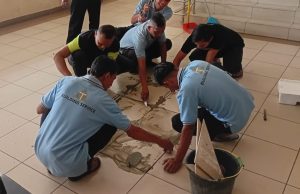 Picu Pertanyaan Efisiensi Anggaran, Perbaikan Keramik Lantai Dilakukan Office Boy
