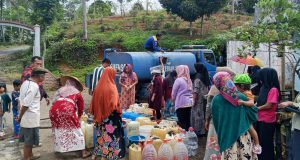 Ketua PAC Pemuda Pancasila Bojonggambir Bergerak Salurkan Air Bersih untuk Warga Terdampak Kekeringan