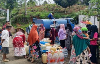 Ketua PAC Pemuda Pancasila Bojonggambir Bergerak Salurkan Air Bersih untuk Warga Terdampak Kekeringan
