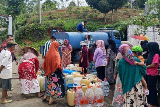 Ketua PAC Pemuda Pancasila Bojonggambir Bergerak Salurkan Air Bersih untuk Warga Terdampak Kekeringan