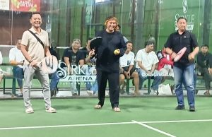 Diky Chandra Jajal Padel untuk Pertama Kalinya, Apresiasi Turnamen Tarkam Volume 3 di Kota Tasikmalaya