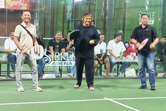 Diky Chandra Jajal Padel untuk Pertama Kalinya, Apresiasi Turnamen Tarkam Volume 3 di Kota Tasikmalaya