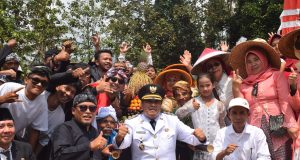 Diky Candra Tutup Karnaval Budaya Mugarsari, Wahid: Ini Agenda Tahunan Warga