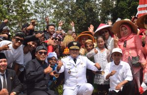 Diky Candra Tutup Karnaval Budaya Mugarsari, Wahid: Ini Agenda Tahunan Warga