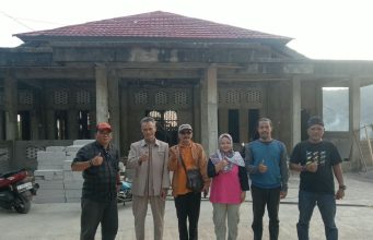 Keteladanan Kepala SMA Alhasbiah, Agus: Memimpin dengan Memberi Contoh