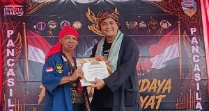 Apresiasi Pelestarian Budaya,Diky Candra Terima Penghargaan dari Yayasan Sanca Wulung Galunggung