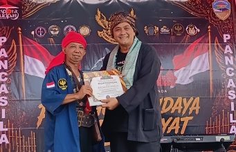 Apresiasi Pelestarian Budaya,Diky Candra Terima Penghargaan dari Yayasan Sanca Wulung Galunggung