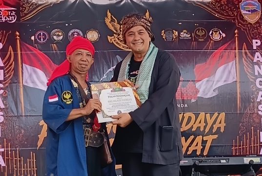 Apresiasi Pelestarian Budaya,Diky Candra Terima Penghargaan dari Yayasan Sanca Wulung Galunggung
