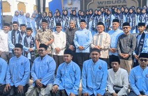 Wawali Diky Candra Hadiri Wisuda Program One Kelurahan One Hafidz