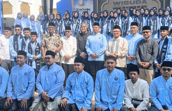 Wawali Diky Candra Hadiri Wisuda Program One Kelurahan One Hafidz