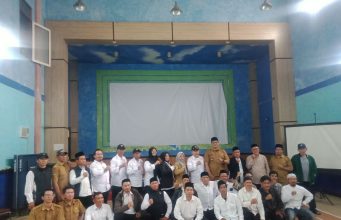Kepala Desa Mekarrahayu Didampingi BPD Lantik Ketua RW dan RT