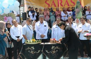 Bikin Heboh! Diky Chandra Petik Gitar dan Nyanyikan Lagu Ultah Dadakan Di HUT Ke-20 SMAN 10