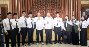 Kepala Desa Gajahmekar dan Camat Kutawaringin Ucapkan Selamat atas Pelantikan BPD di Gedung Toha